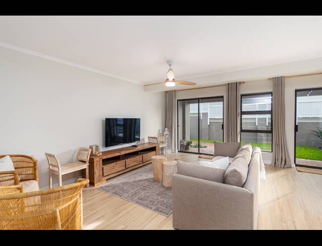 3 BEDROOM DUPLEX RENTED IN BEACHFRONT